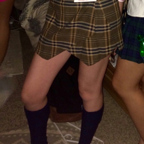 Cross front skirt - Picture 3 of 3